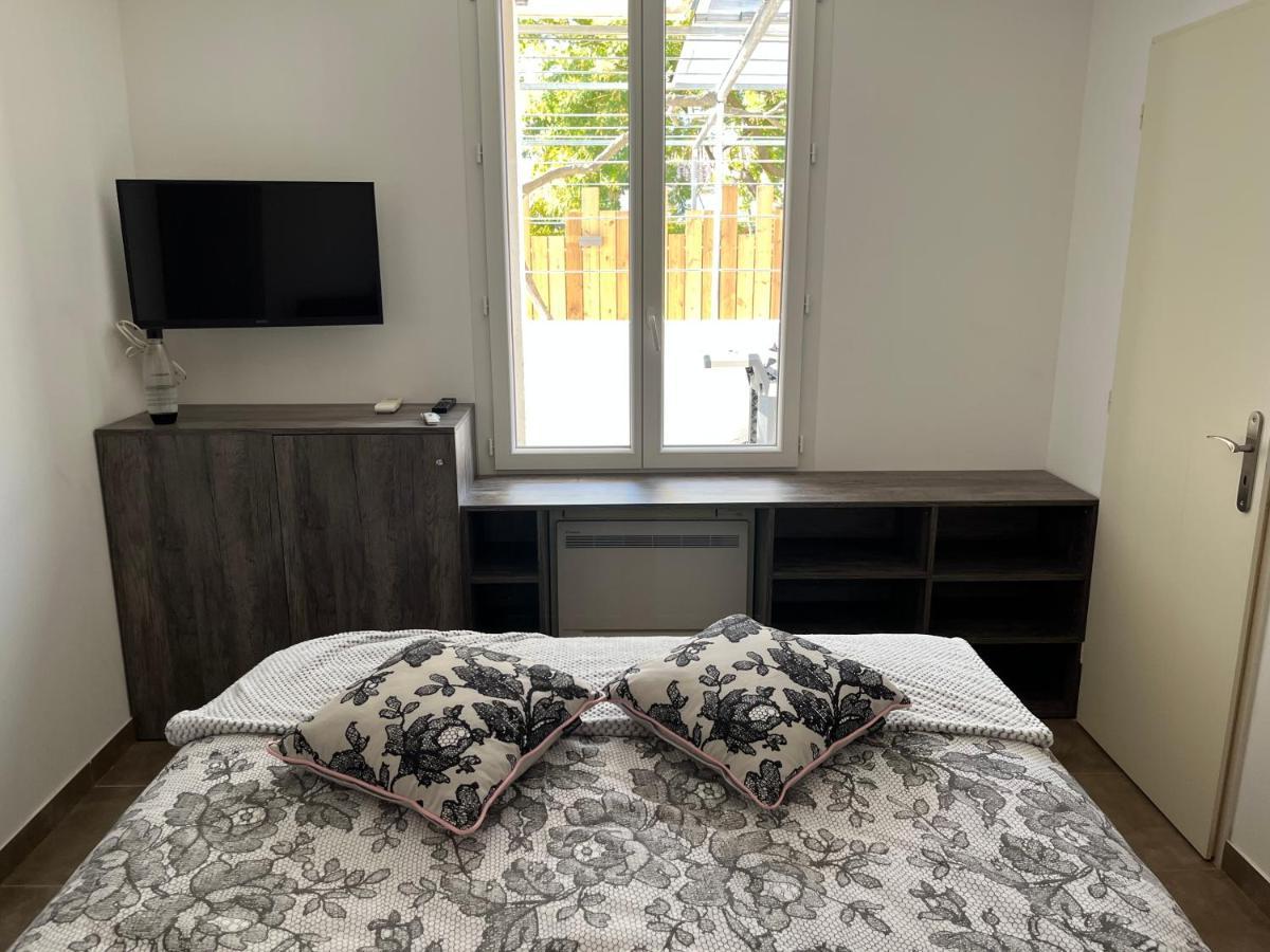 Apartamento Aux 3 Domaines T2 Avec Terrasse Hyères Exterior foto